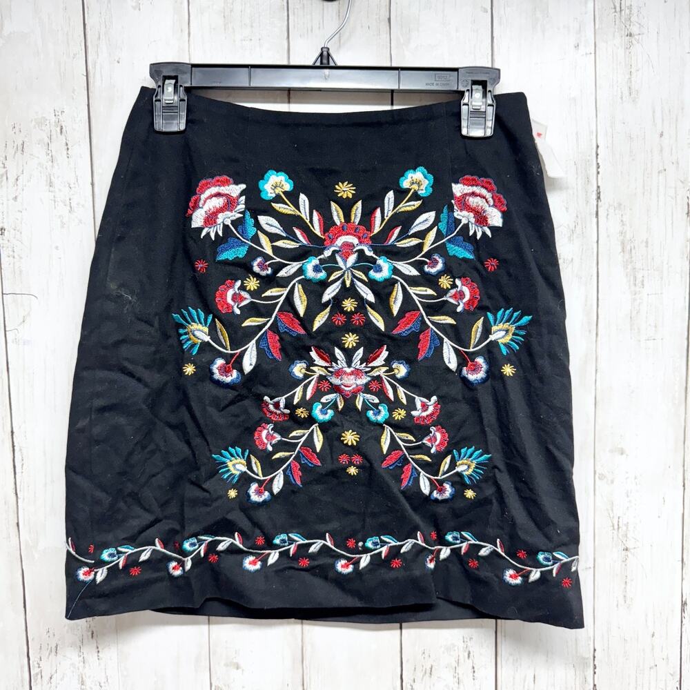New Look Skirt Women Size 4 Black Multicolor Embroidered Pattern Mini Side Zip